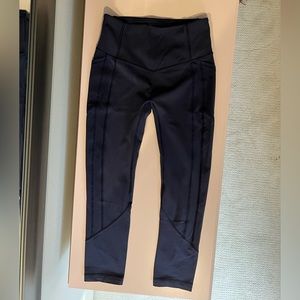 Navy blue Lululemon leggings with pockets